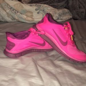 Nike tennis shoes